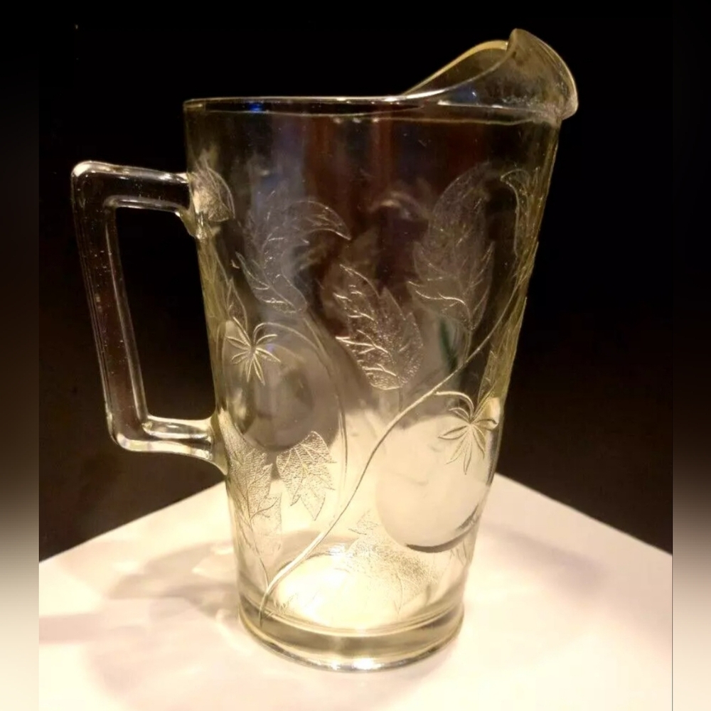 Vtg Jeanette Pressed Glass Late Tomato Vine Clear Pitcher 32 Oz